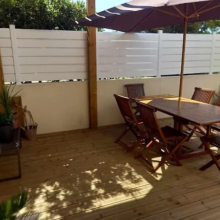 100 M2 Terrasse Piscine