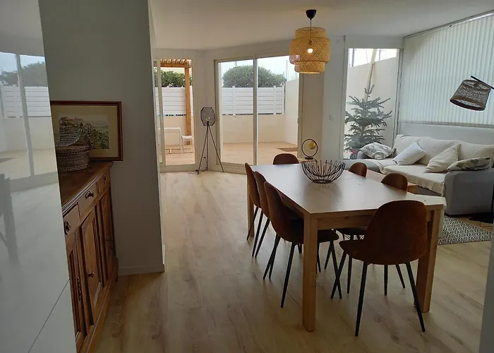 100 M2 Terrasse Piscine גרואיסאן